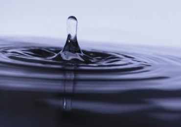 การคำนวณหาความตึงผิวของน้ำโดยเทคนิคเชิงแสง